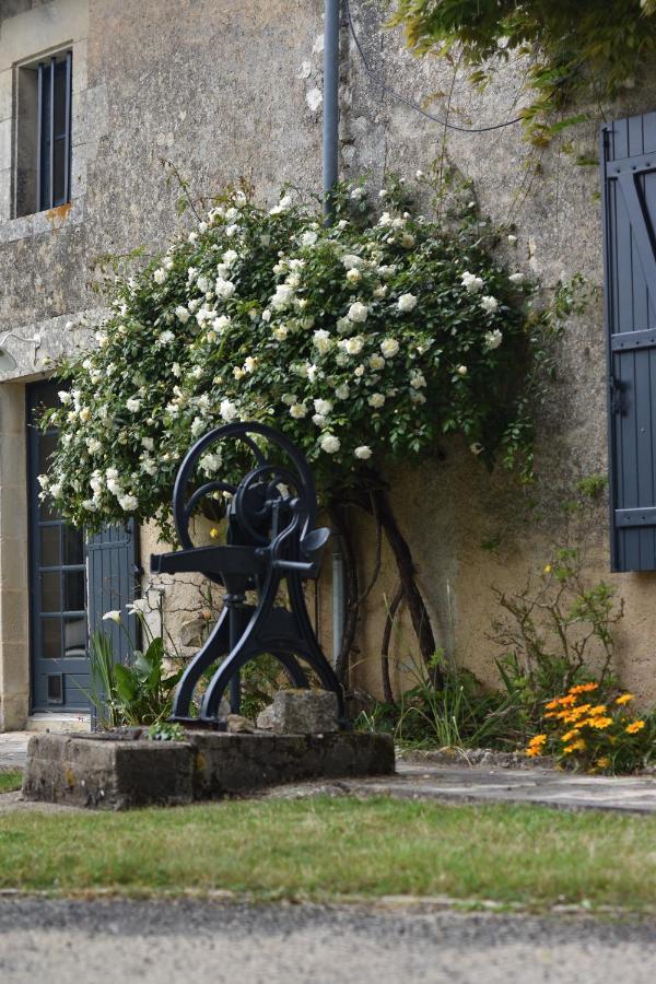 Un Jardin Et Trois Maisons Brux Buitenkant foto
