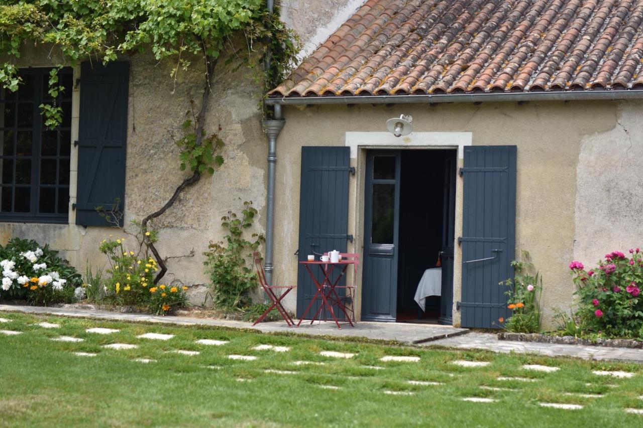 Un Jardin Et Trois Maisons Brux Buitenkant foto