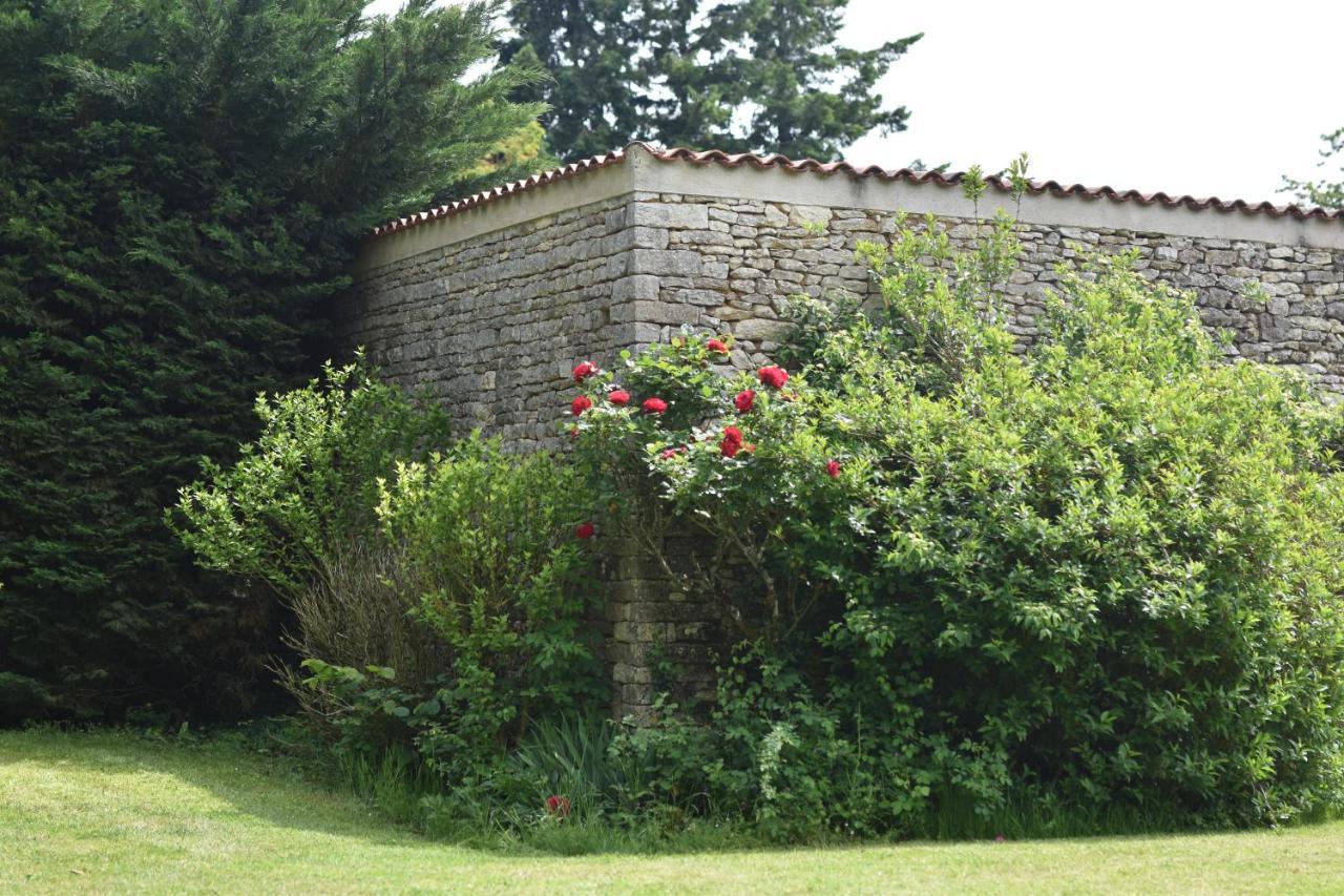 Un Jardin Et Trois Maisons Brux Buitenkant foto
